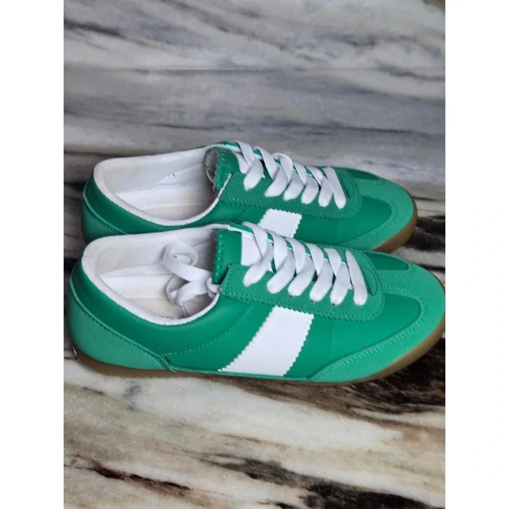 Madden Girl Green White Low Top Lace Up Sneakers Retro‎ Gum Sole Shoes Size 7